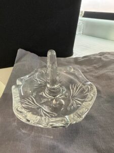 Vintage-Oneida-Southern-Garden-Frosted-Crystal-Ring-Holder-Dish