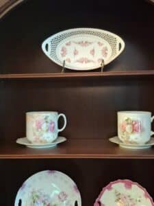 Vintage-Pink-Roses-Porcelain-Tea-Set-second-image