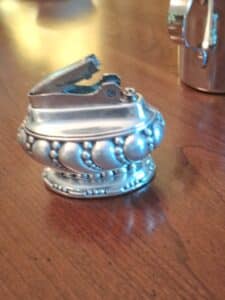 Vintage-Ronson-Crown-Silver-Plated-Table-Lighter