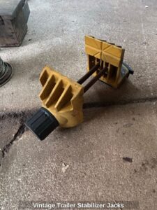 Vintage-Trailer-Stabilizer-Jacks