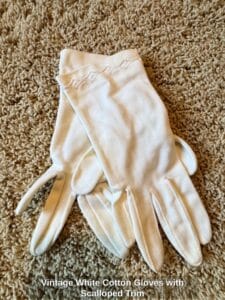 Vintage-White-Cotton-Gloves-with-Scalloped-Trim