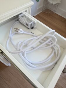 Vintage-White-Vanity-Desk-second-image