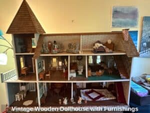 Vintage-Wooden-Dollhouse-with-Furnishings