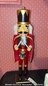 Wooden-Drummer-Nutcracker-Glitzhome