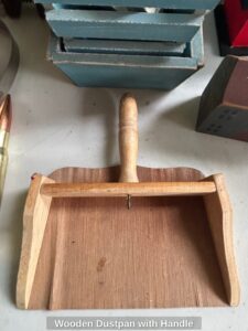Wooden-Dustpan-with-Handle