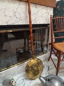 Antique-Brass-Bed-Warmer-with-Wooden-Handle