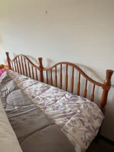 Crawford-Furniture-Wooden-Spindle-Headboard-and-Footboard-Bed-Frame-third-image