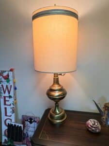 Vintage-Brass-Table-Lamp-with-Hammered-Finish