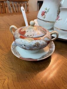 Vintage-Japanese-Kutani-Porcelain-Sugar-Bowl-with-Lid-and-Spoon