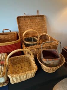 Vintage-Woven-Wicker-Picnic-Basket-with-Red-and-White-Geometric-Pattern-second-image