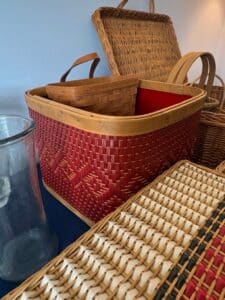 Vintage-Woven-Wicker-Picnic-Basket-with-Red-and-White-Geometric-Pattern-third-image