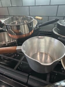 Aluminum-Saucepan-with-Wooden-Handle