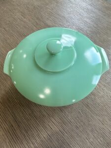 Anchor-Hocking-Fire-King-Jadeite-Casserole-Dish-with-Lid-second-image