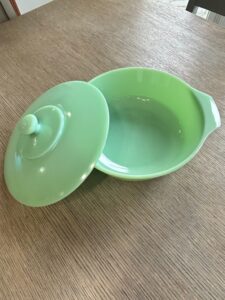 Anchor-Hocking-Fire-King-Jadeite-Casserole-Dish-with-Lid-third-image