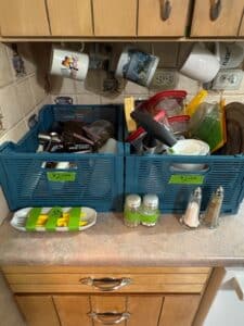 Assorted-Kitchen-Utensils-and-Cutlery