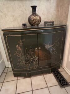 Black-Lacquered-Corner-Cabinet-with-Gilt-Chinoiserie-Decoration
