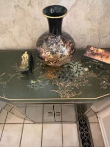 Black-Lacquered-Corner-Cabinet-with-Gilt-Chinoiserie-Decoration-second-image