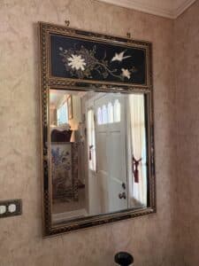 Black-Lacquered-Corner-Cabinet-with-Gilt-Chinoiserie-Decoration-third-image