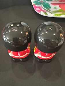 British-Royal-Guard-Salt-and-Pepper-Shakers-second-image