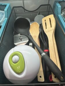 Crofton-Kitchen-Utensil-Set-with-Holder