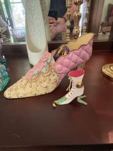 Decorative-Embellished-Shoe-and-Frosted-Glass-Candle-Holders-third-image