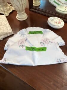 Embroidered-Biscuit-Basket-Liner