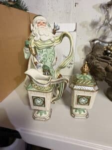 Fitz-and-Floyd-Gregorian-Collection-Santa-Pitcher-and-Sugar-Bowl-Set