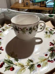 HomeTrends-Holly-Berry-Stoneware-Dinnerware-Set-third-image