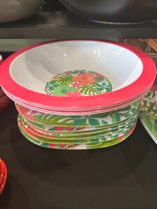Laurie-Gates-Tropical-Parrots-Melamine-Serving-Bowl-and-Plates-Set