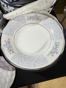 Liling-Fine-China-Yung-Shen-Pattern-Dinnerware-Set-second-image