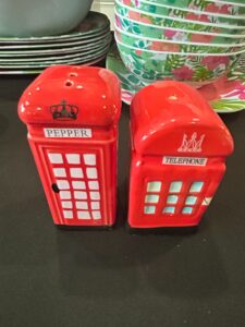 London-Telephone-Booth-Salt-and-Pepper-Shakers