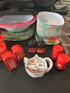 London-Themed-Ceramic-Tableware-and-Salt-and-Pepper-Shakers