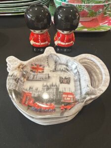 London-Themed-Stackable-Tea-Bag-Holder-and-Queens-Guard-Salt-and-Pepper-Shakers
