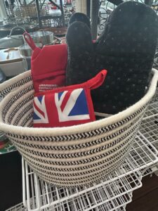 Union-Jack-Oven-Mitts-and-Pot-Holder-Set-with-Rope-Basket