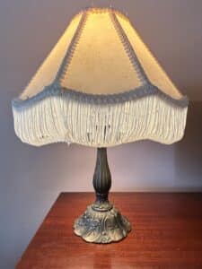 Victorian-Style-Table-Lamp-with-Tassel-Fringe-Shade