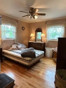 Vintage-Brass-Ceiling-Fan-with-Frosted-Glass-Shades
