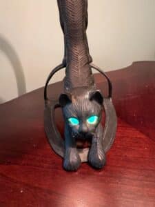 Vintage-Cast-Iron-Crouching-Cat-Lamp-with-Glowing-Green-Eyes-and-Iridescent-Glass-Shade