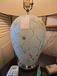 Vintage-Chinoiserie-Floral-Ceramic-Table-Lamp-second-image