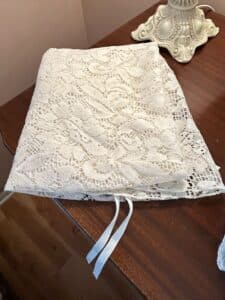 White-Lace-Tablecloth-with-Ribbon-Ties