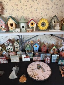 Assorted-Decorative-Birdhouses-and-Miniature-Houses-second-image