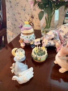 Assorted-Easter-and-Spring-Themed-Collectibles-fourth-image