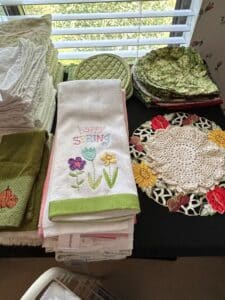 Blooms-Happy-Spring-and-Pumpkin-Embroidered-Hand-Towel-Set