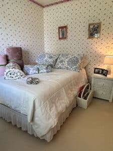 Floral-Wallpaper-with-Pink-and-Red-Accents