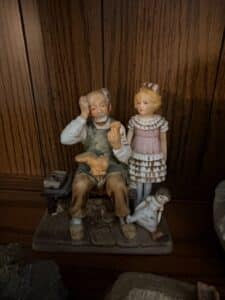 Giuseppe-Armani-Winter-Fun-Figurine-fourth-image