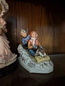Giuseppe-Armani-Winter-Fun-Figurine-sixth-image