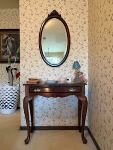 Queen-Anne-Style-Console-Table-with-Mirror
