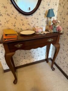 Queen-Anne-Style-Console-Table-with-Mirror-second-image