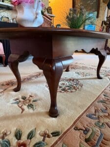 Queen-Anne-Style-Mahogany-Oval-Coffee-Table-third-image