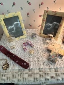 Victorias-Secret-Photo-Frame-with-Decorative-Items