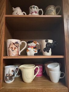 Assorted-Novelty-Animal-Mugs-and-Creamer